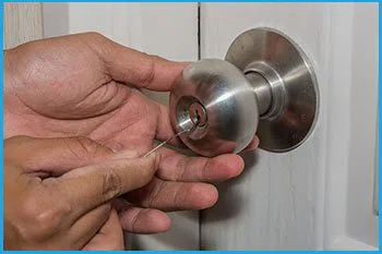 Lock Locksmith Services Wilberforce, OH 937-388-4009 - 14-unlock-door